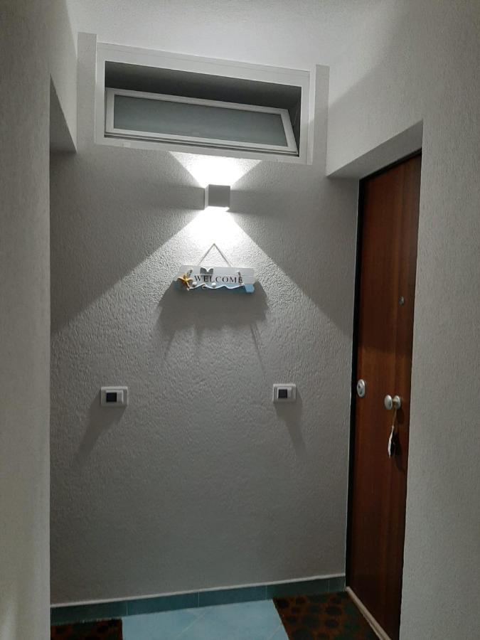 La Casa Di Fronte La Spiaggia Di 산비토로카포 외부 사진