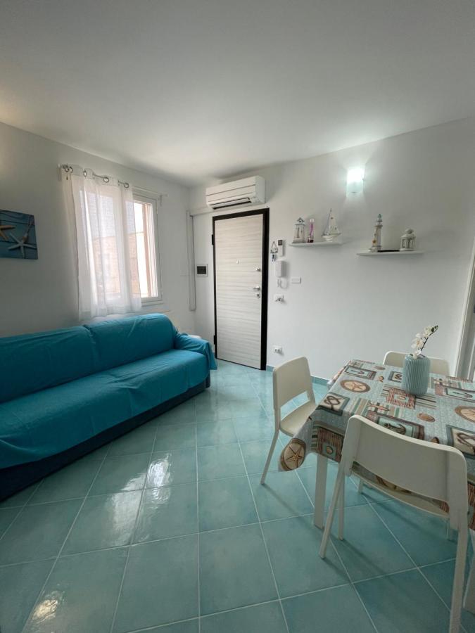 La Casa Di Fronte La Spiaggia Di 산비토로카포 외부 사진